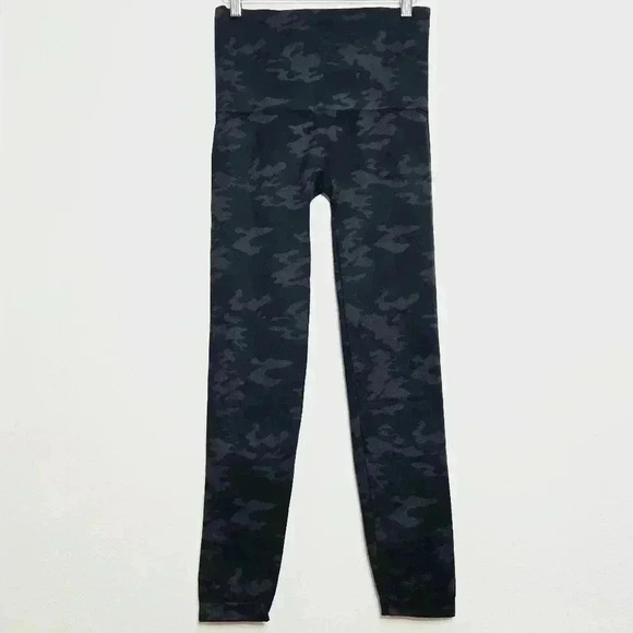 Spanx Look At Me Now Leggings Black Camo - Picture 3 of 9